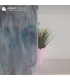 Verre WISSMACH - pourpre moyen et bleu ciel - semi opalescent - WSWO85 - vue avec fleur Verre WISSMACH - pourpre moyen et bleu ciel - semi opalescent - WSWO85 - vue avec fleur